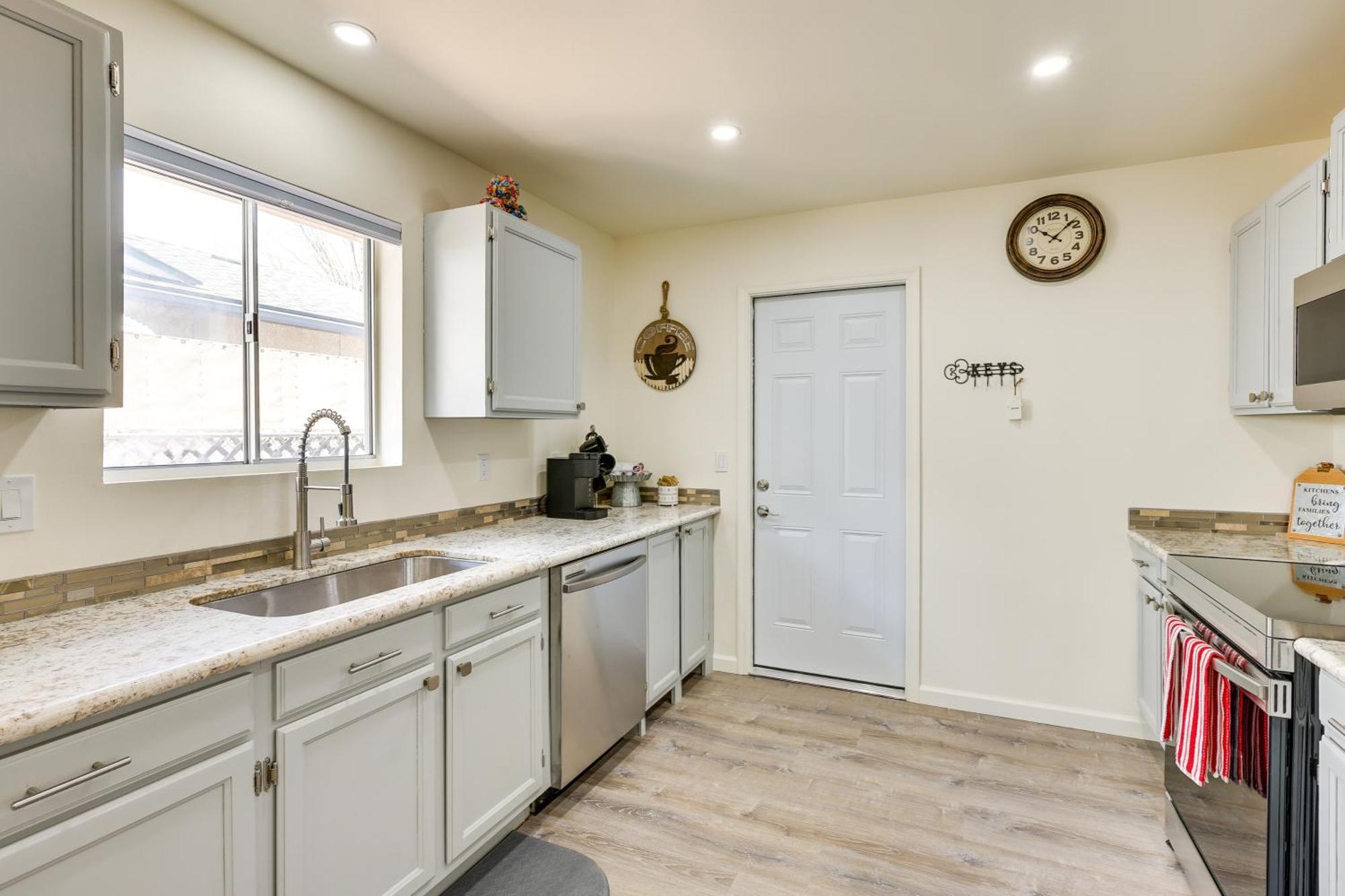 Kingman Vacation Rental With Yard And Fire Pit Екстериор снимка