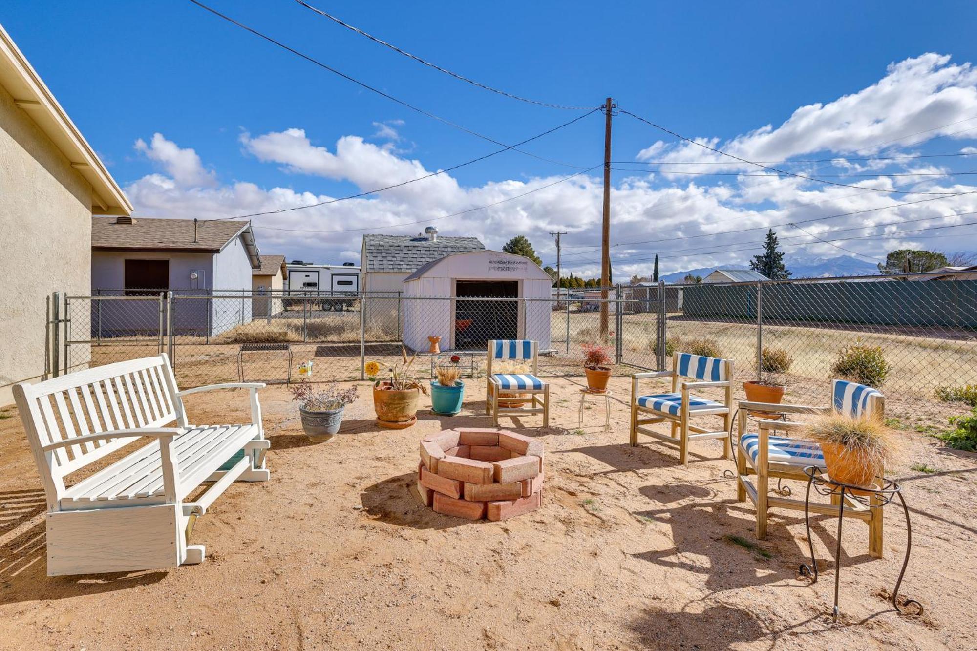 Kingman Vacation Rental With Yard And Fire Pit Екстериор снимка