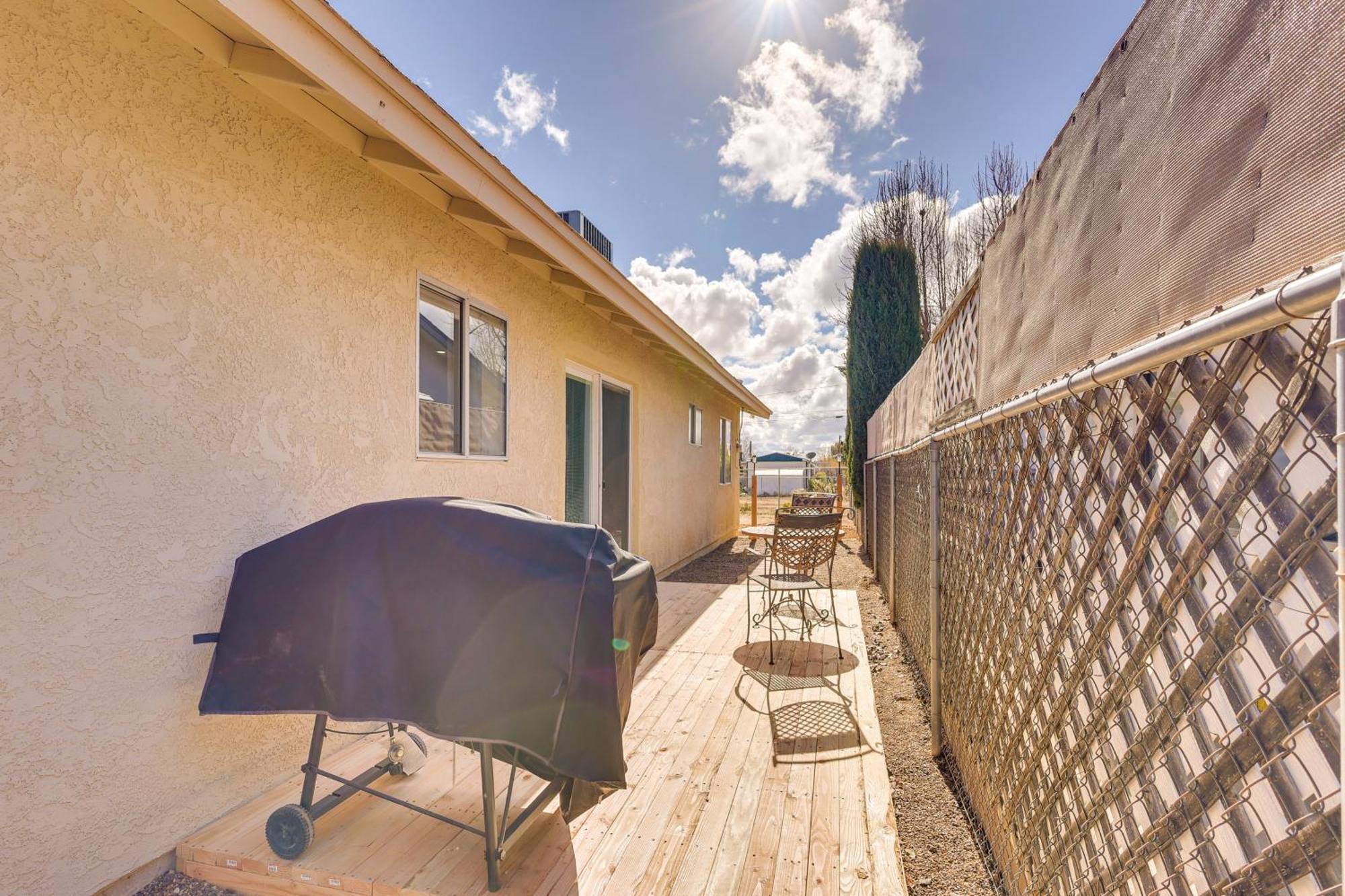 Kingman Vacation Rental With Yard And Fire Pit Екстериор снимка